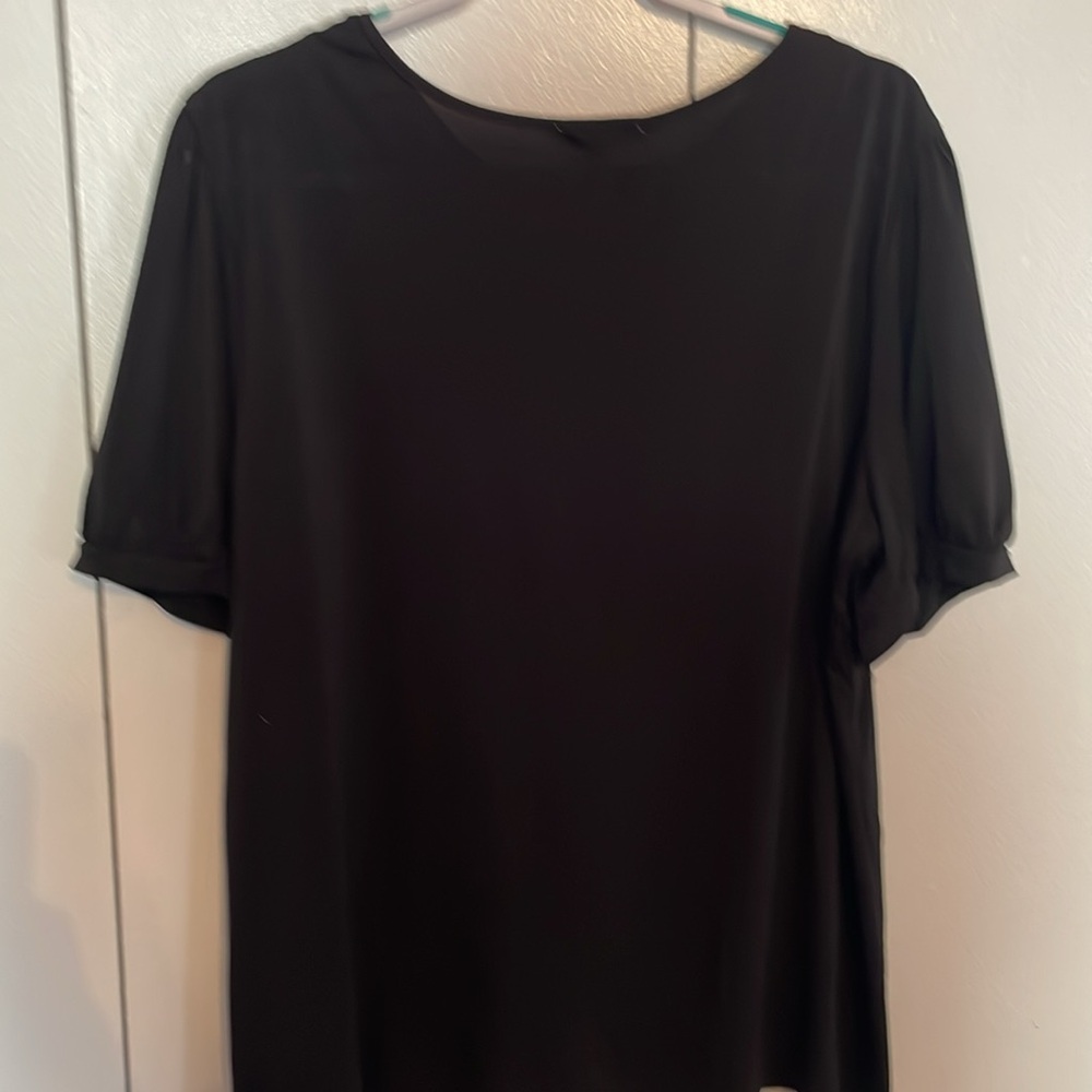 Simple black blouse. - Picture 5 of 7